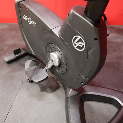 Life Fitness Discover SE 95C Elevation Upright Bike (Remanufactured)