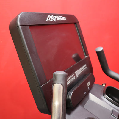Life Fitness Discover SE 95C Elevation Upright Bike (Remanufactured)