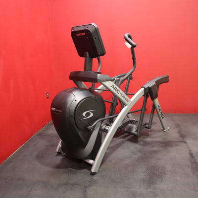 Cybex R Series Total Body Arc Trainer w/ 50L Console (Reacondicionado)