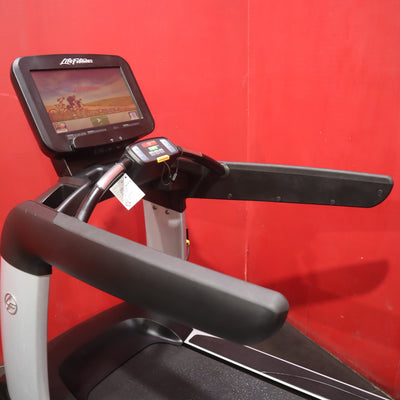 Life Fitness Discover SE3 HD Elevation Treadmill