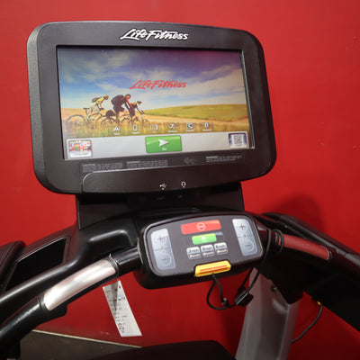 Life Fitness Discover SE3 HD Elevation Treadmill