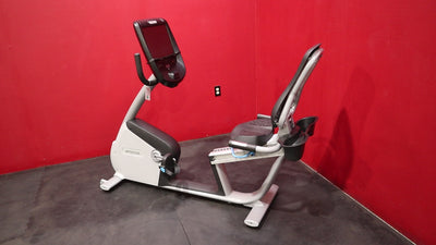 Precor RBK 885 Recumbent Bike w/P82 Consola (Reacondicionado)